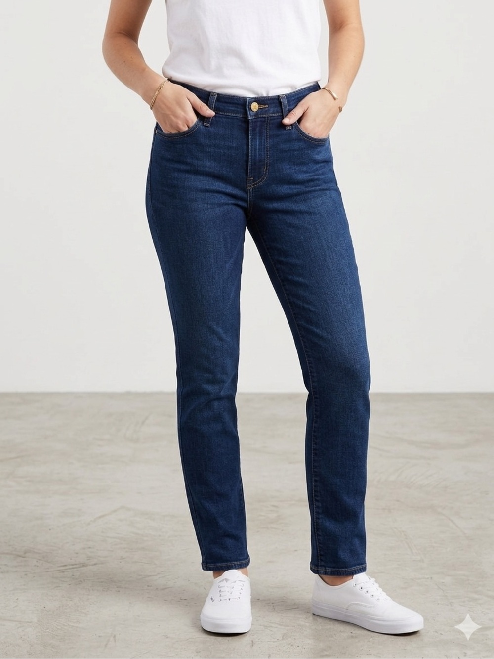 Levi’s Mid Rise Skinny Dark Wash Jeans Size 6.